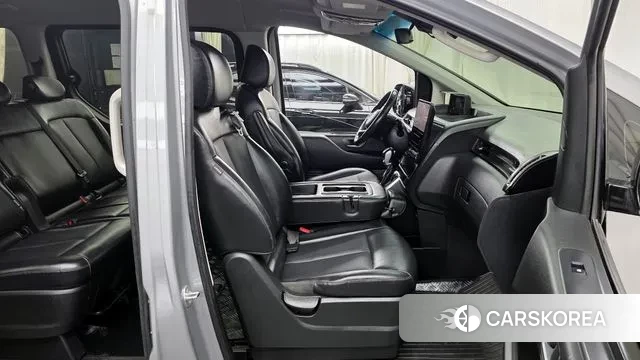 Hyundai Staria 2023 Серебряный из Кореи, фото 2