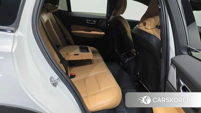 Volvo V60 Cross-Country 2nd Generation 2020 Белый из Кореи, фото 2