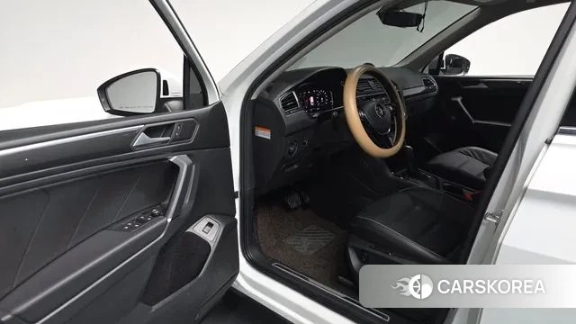 Volkswagen Tiguan Allspace 2020 Белый из Кореи, фото 2