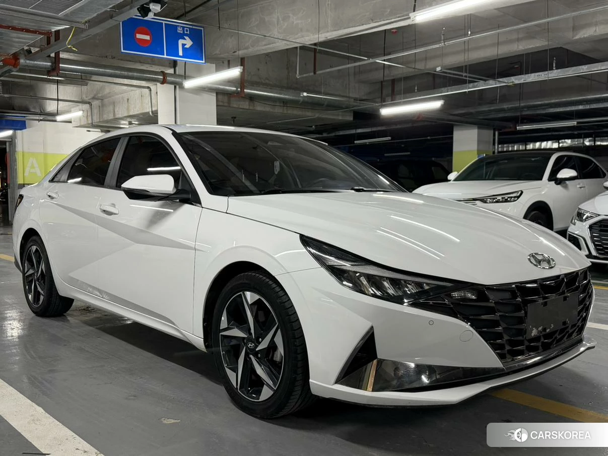 Hyundai Elantra 2022 Белый из Китая, фото 2