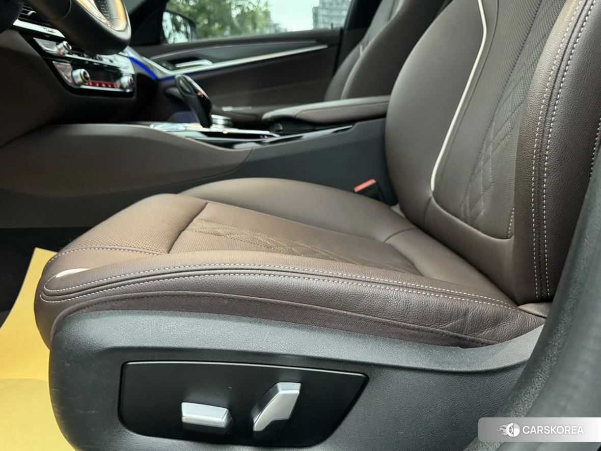 BMW 5 series 2020 Черный из Китая, фото 2
