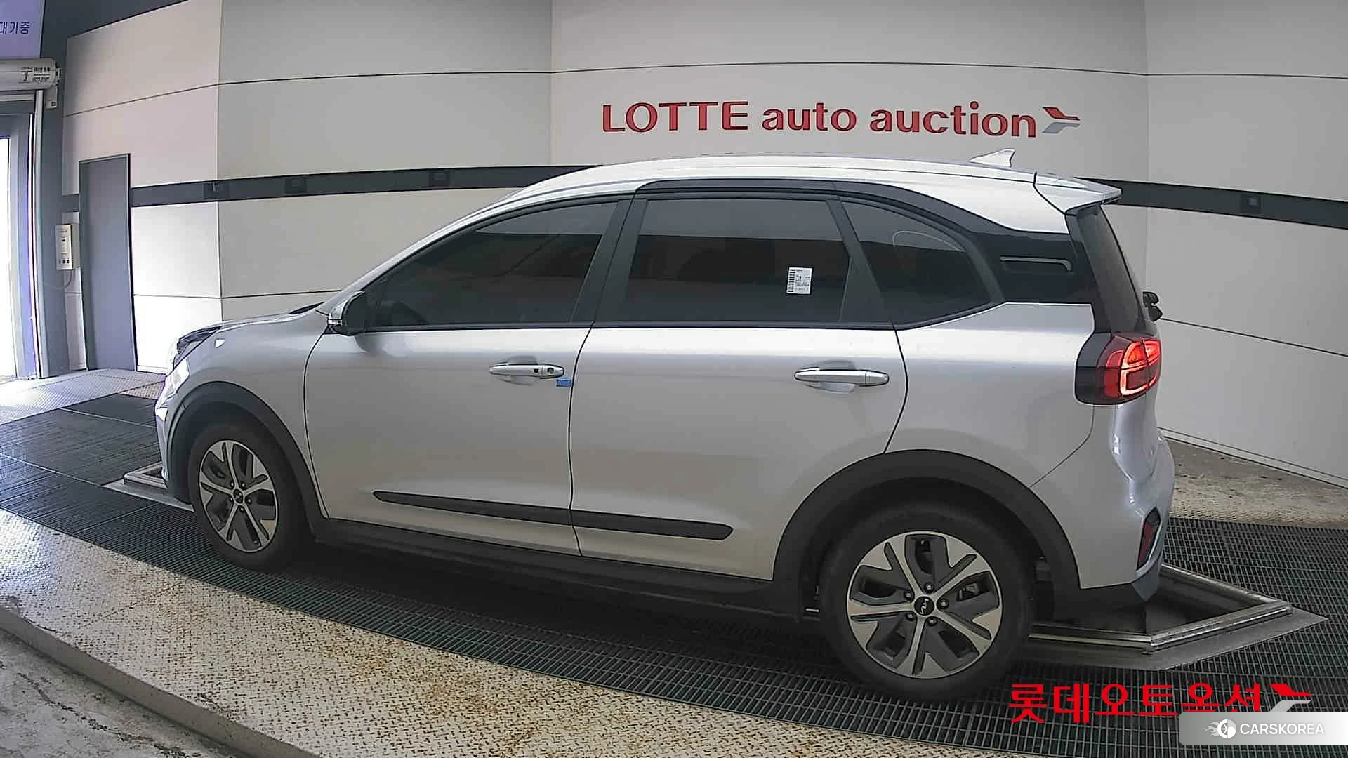Kia Niro Plus 2023 Sparkling Silver из Кореи, фото 2
