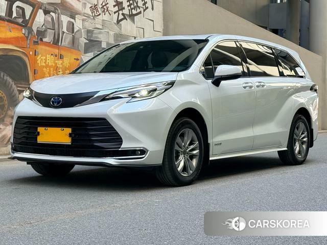 Toyota Saina 2024 Белый из Китая, фото 2