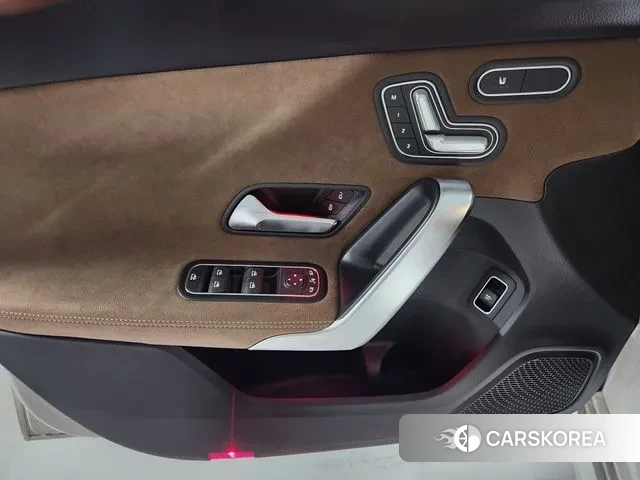 Mercedes-Benz A-Class W177 2024 Белый из Кореи, фото 2