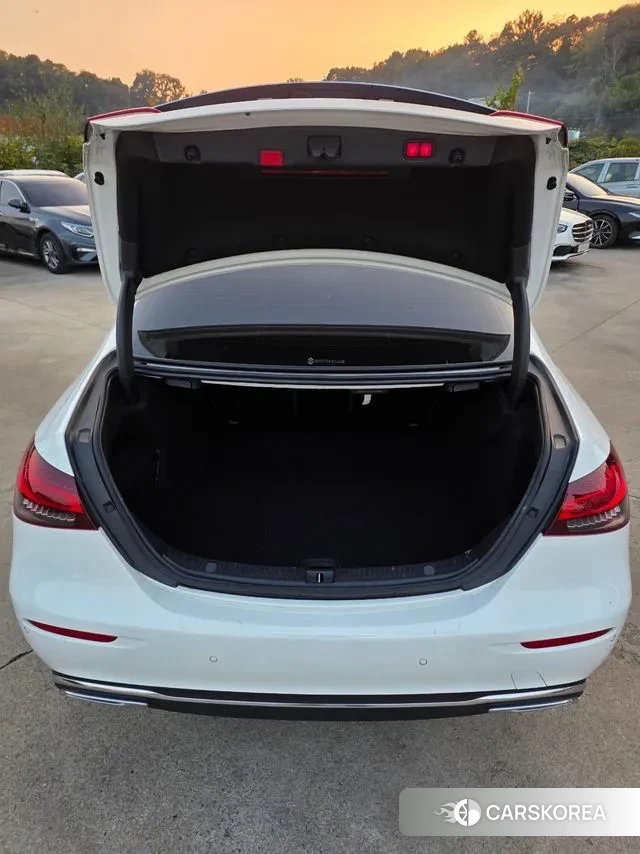 Mercedes-Benz E-Class W213 2022 Белый из Кореи, фото 2