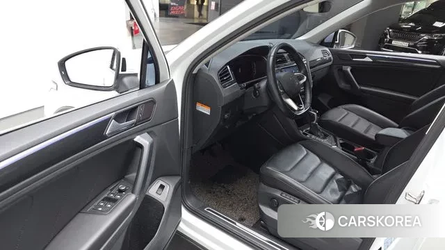 Volkswagen Tiguan second Generation 2021 Белый из Кореи, фото 2