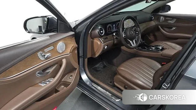 Mercedes-Benz E-Class W213 2019 Серый из Кореи, фото 2