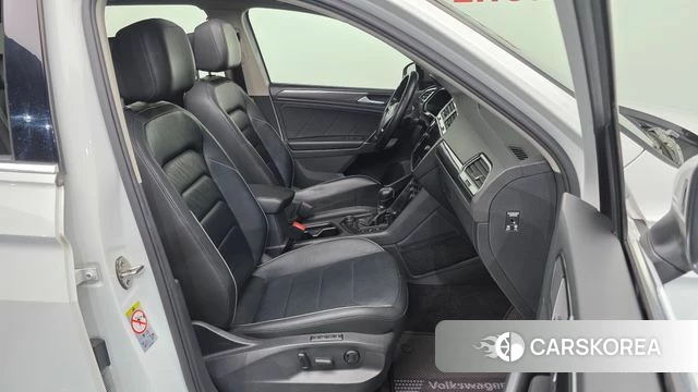 Volkswagen Tiguan second Generation 2018 Белый из Кореи, фото 2
