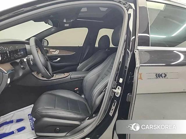 Mercedes-Benz E-Class W213 2023 Черный из Кореи, фото 2