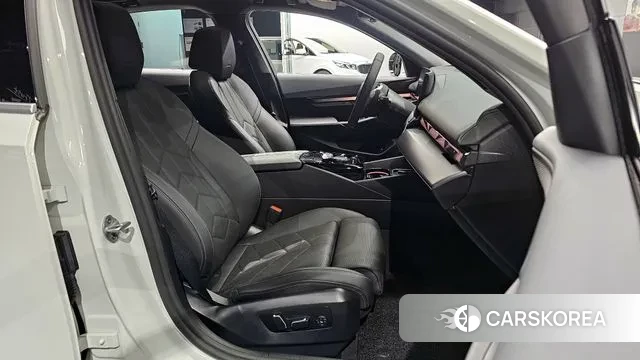 BMW 5 Series (G60) 2025 Белый из Кореи, фото 2