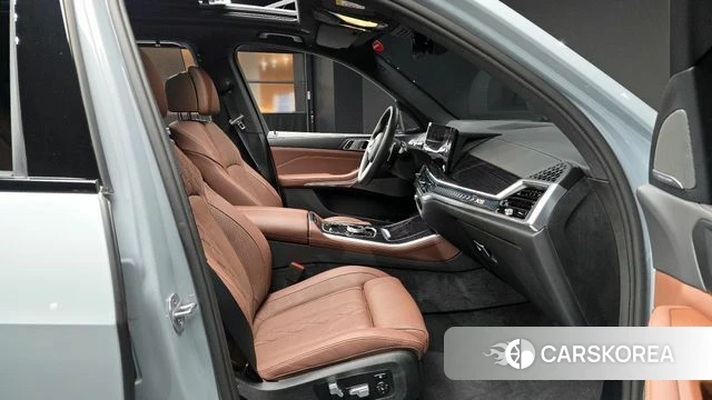 BMW X5 (G05) 2025 Светло-серебряный цвет из Кореи, фото 2