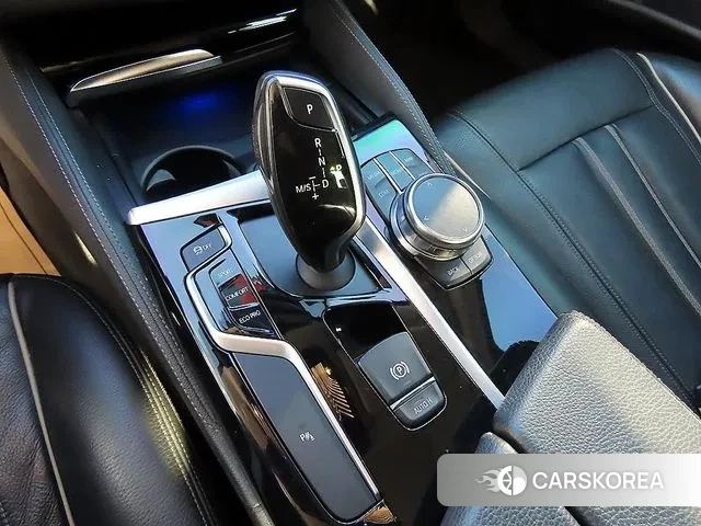 BMW 5 Series (G30) 2018 Белый из Кореи, фото 2