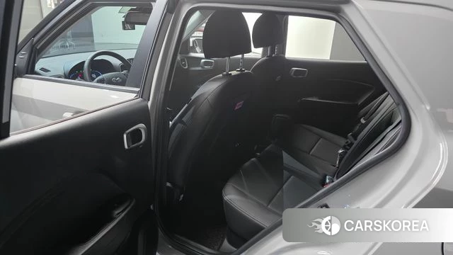 Hyundai Venue 2023 Серебристо-серый из Кореи, фото 2