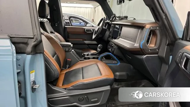 Ford Bronco 6th Generation 2022 Небесно-голубой из Кореи, фото 2