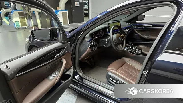 BMW 5 Series (G30) 2022 Черный из Кореи, фото 2