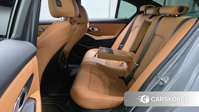 BMW 3 Series (G20) 2024 Серебристо-серый из Кореи, фото 2
