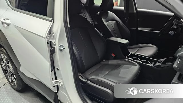 Hyundai Kona (SX2) 2023 Белый из Кореи, фото 2