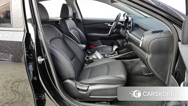 Kia The New K3 2nd generation 2023 Черный из Кореи, фото 2