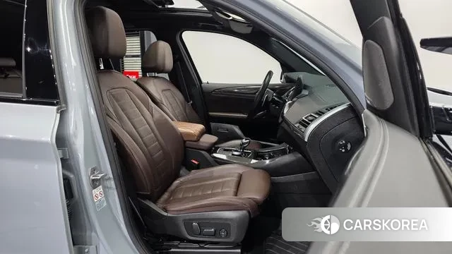 BMW X3 (G01) 2024 Серебристо-серый из Кореи, фото 2