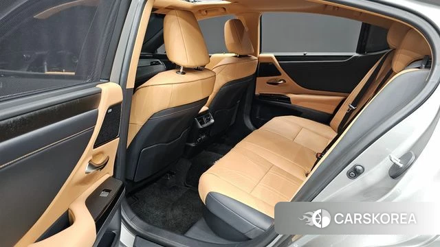 Lexus ES300h 7th generation 2025 Серый из Кореи, фото 2