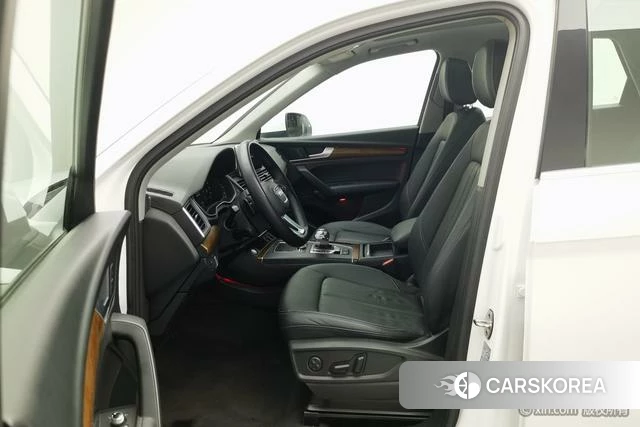 Audi Q5L 2021 Белый из Китая, фото 2