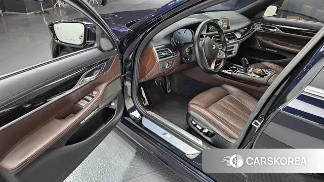 BMW 7 Series (G11) 2018 Черный из Кореи, фото 2