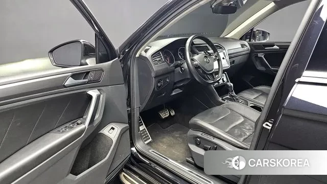 Volkswagen Tiguan second Generation 2019 Черный из Кореи, фото 2