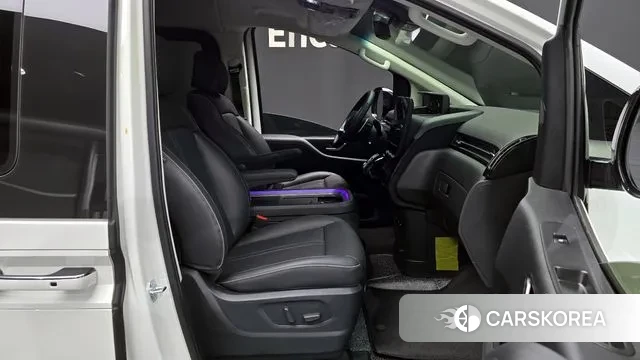 Hyundai Staria 2025 Белый из Кореи, фото 2