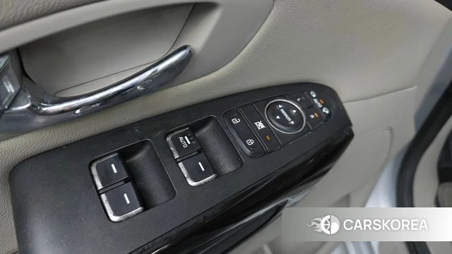 Kia The New Carnival 2018 Серебряный из Кореи, фото 2