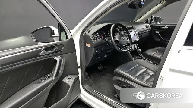 Volkswagen Tiguan second Generation 2018 Белый из Кореи, фото 2