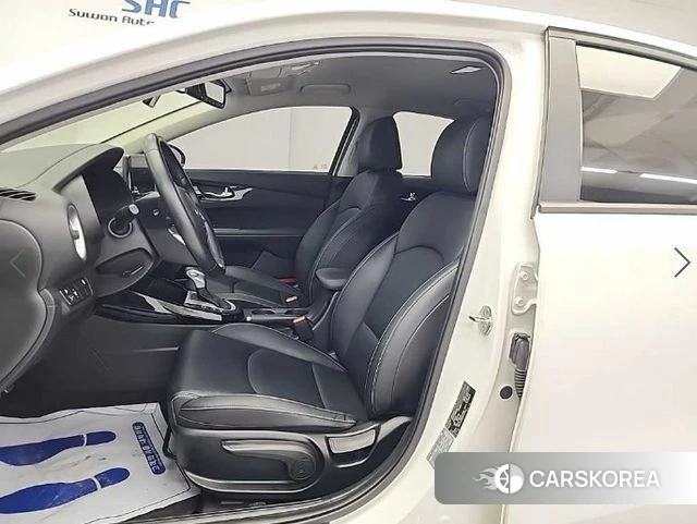 Kia The New K3 2nd generation 2023 Белый из Кореи, фото 2