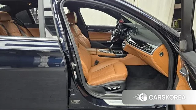 BMW 7 Series (G11) 2018 Черный из Кореи, фото 2