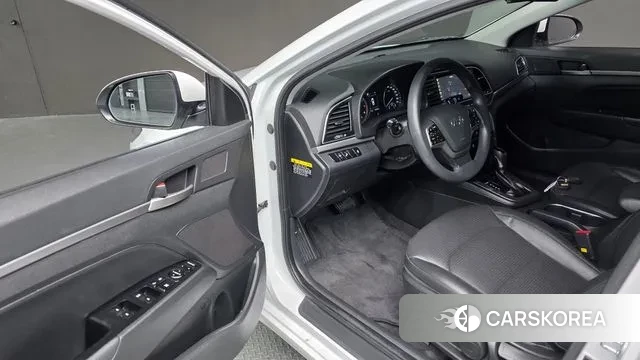 Hyundai Avante AD 2018 Белый из Кореи, фото 2