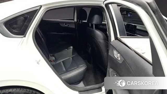 Kia The New K3 2nd generation 2021 Белый из Кореи, фото 2