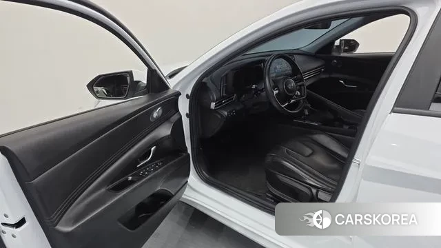 Hyundai Avante Hybrid (CN7) 2022 Белый из Кореи, фото 2