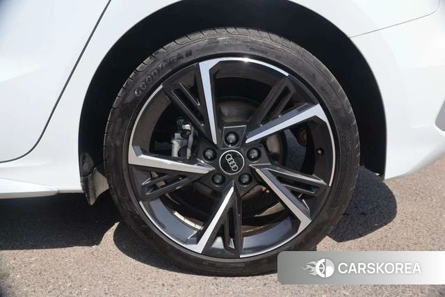 Audi A3 2023 Белый из Китая, фото 2