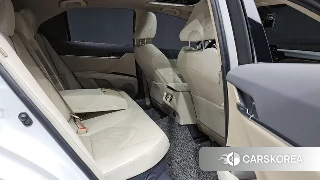 Toyota Camry (XV70) 2023 Белый из Кореи, фото 2