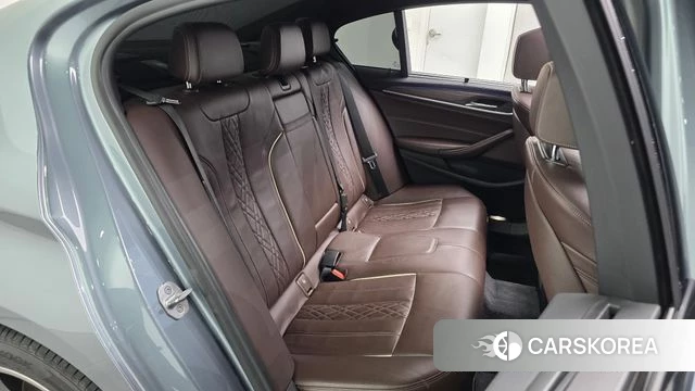 BMW 5 Series (G30) 2018 Серебристо-серый из Кореи, фото 2