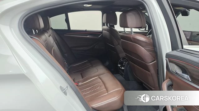 BMW 5 Series (G30) 2020 Белый из Кореи, фото 2