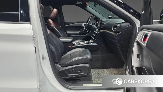 Ford Explorer 6th Generation 2022 Белый из Кореи, фото 2