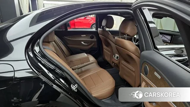 Mercedes-Benz E-Class W213 2021 Черный из Кореи, фото 2