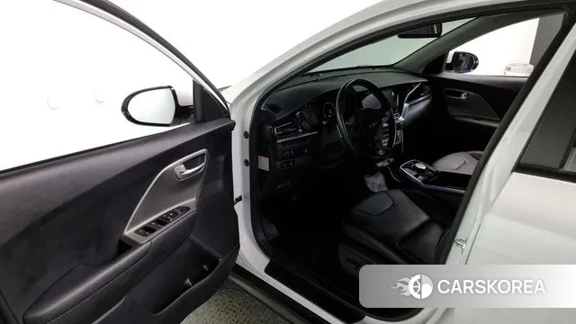 Kia Niro Plus 2022 Белый из Кореи, фото 2