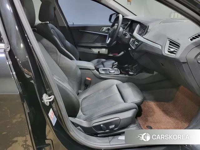 BMW 1 Series (F40) 2022 Черный из Кореи, фото 2