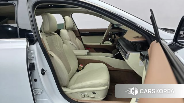 Hyundai Grandeur Hybrid (GN7) 2023 Белый из Кореи, фото 2