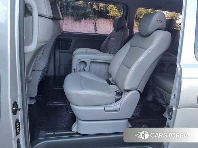 Hyundai The New Grand Starex 2018 Серебристо-серый из Кореи, фото 2