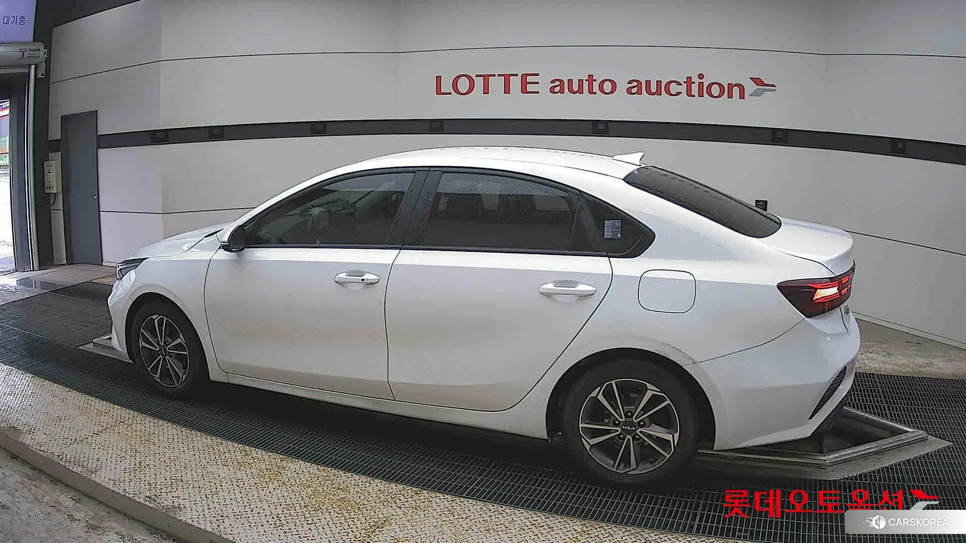 Kia K3 2022 Белый из Кореи, фото 2