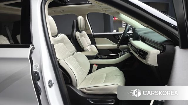 Lincoln Aviator 2nd generation 2020 Белый из Кореи, фото 2
