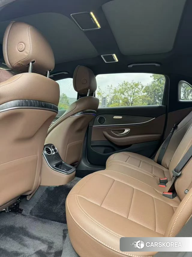 Mercedes-Benz E-class 2023 Черный из Китая, фото 2