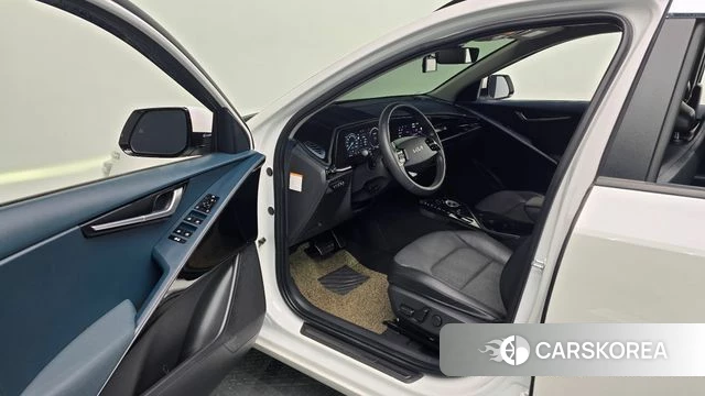 Kia Di Ol Nu Niro 2022 Белый из Кореи, фото 2
