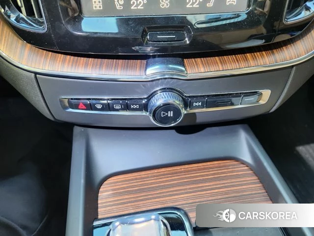 Volvo XC60 second Generation 2024 Коричневый из Кореи, фото 2